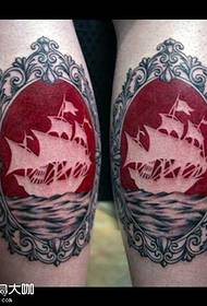 perna navio vermelho espelho tatuagem padrão