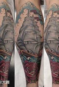 Modela Tattooê ya Rose Rose Boat