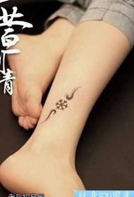 bonaspekta totema neĝflava tatuaje ŝablono