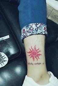 創意小太陽和英腿紋身