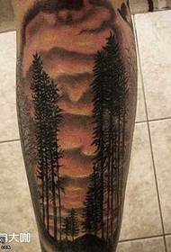 Modello di tatuaggio dell'albero della gamba