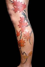 perna patrón de tatuaxe de follas de arce vermello