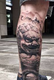 Iepakojuma teļa tradicionālā lauvas tetovējuma modeļa dominējošā vara
