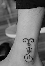 plikomis kojomis mažas „Totem“ tatuiruotės „Tatuiruotės“ asmenybė