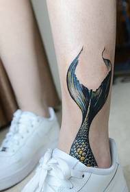 gamba molto realistica 3d Tatuaggio piccolo pesce