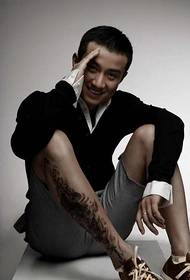 tatuaggio totem di cervo gamba gamba articolo