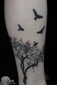 perna patrón de tatuaje de tótem de aves de árbore popular
