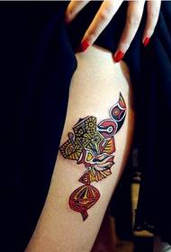 weibliche Beinfarbe Totem Tattoo