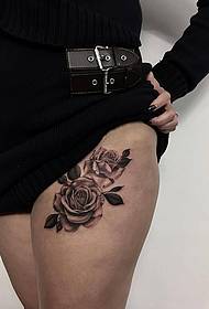 modeli i tatuazhit të trëndafilave me trëndafila të zezë dhe gri të zezë