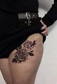 coscia sexy nero-grigio rosa tatuaggio