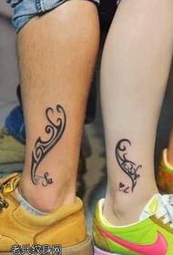 modèle de jambe tatouage couple mode tot