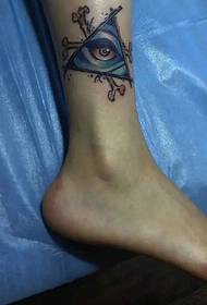 motif de tatouage 3d oeil géométrie latérale