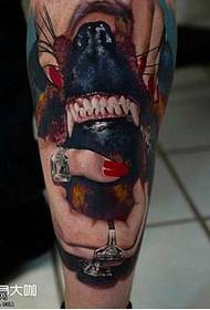 модел на тетоважа на заби за кучиња нога