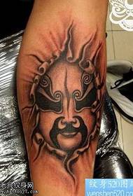bel modello di tatuaggio tatuaggio pelle strappata