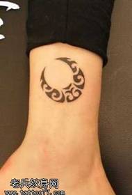 Modello di tatuaggio totem gamba luna