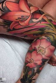 шема на тетоважа на цвеќе на нозе