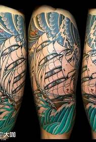 Pattu di tatuaggio di l'acqua d'onda per a pierna