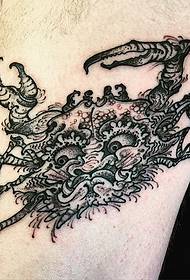 patrón de tatuaxe de cangrexo da coxa