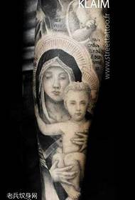 Patrón de tatuaje de piernas del niño virgen