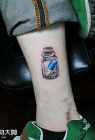 modello di tatuaggio medicina gamba