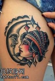 Mchoro wa Uwekaji Tattoo wa Mwezi wa Thigh