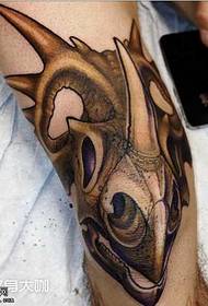 patrón de tatuaje de hueso de dinosaurio de pierna