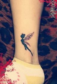 djevojke noge modne prekrasne tetovaže
