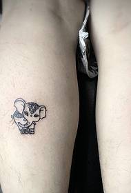 वासराच्या बाहेर गोंडस हत्ती गोंदण टॅटूची जोडी