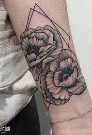modello di tatuaggio fiore gamba