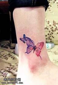 다리 색 나비 문신 패턴