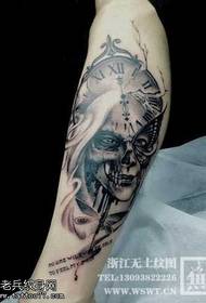 jalka piru herätyskello tatuointi malli