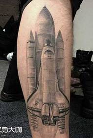 patrón de tatuaje de cohete de pierna