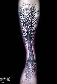 Modello di tatuaggio dell'albero della gamba