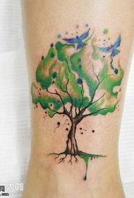 Modello di tatuaggio dell'albero della gamba