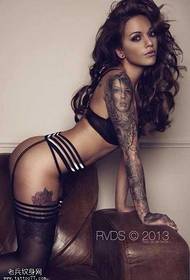 modello di tatuaggio sexy gamba
