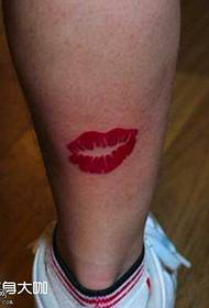 disegno del tatuaggio del bacio della gamba