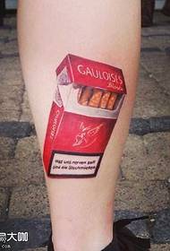 Patrón de tatuaje de fume nas pernas