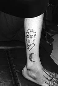 telečji moški portret z vzorcem Tattoo z luno