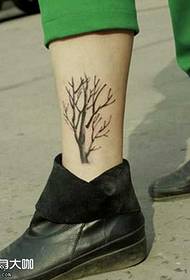 patrón de tatuaxe da árbore das pernas
