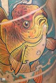 Patrón de tatuaxe de peixe de pernas