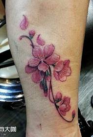 Pianu di tatuaggi di Sakura Leg