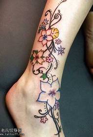 ben blomst vin tatovering mønster
