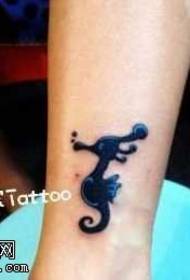 လှပသော Totem Hippocampus တက်တူးထိုးပုံစံ