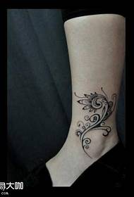 Modello di tatuaggio totem di vite fiore gamba