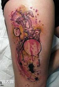 padrão de tatuagem de árvore de tinta de perna