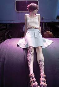 Európai és amerikai női lábak totem fekete-fehér kreatív tetoválás 36912 - Leg Star tetoválás tetoválás minta