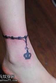 gamba bella e bellissima cavigliera tatuaggio