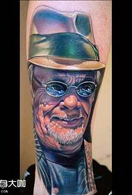 Leg-tatuointikuvio vanhuksille