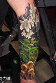 noga Kwiatowy wzór tatuażu