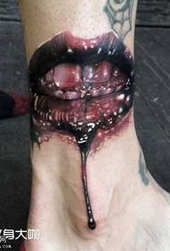 Modello di tatuaggio di denti di sangue di gamba
